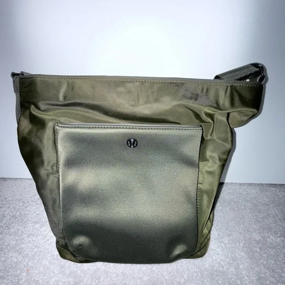 lululemon athletica Olive Crossbody Bag - Picture 6 of 6